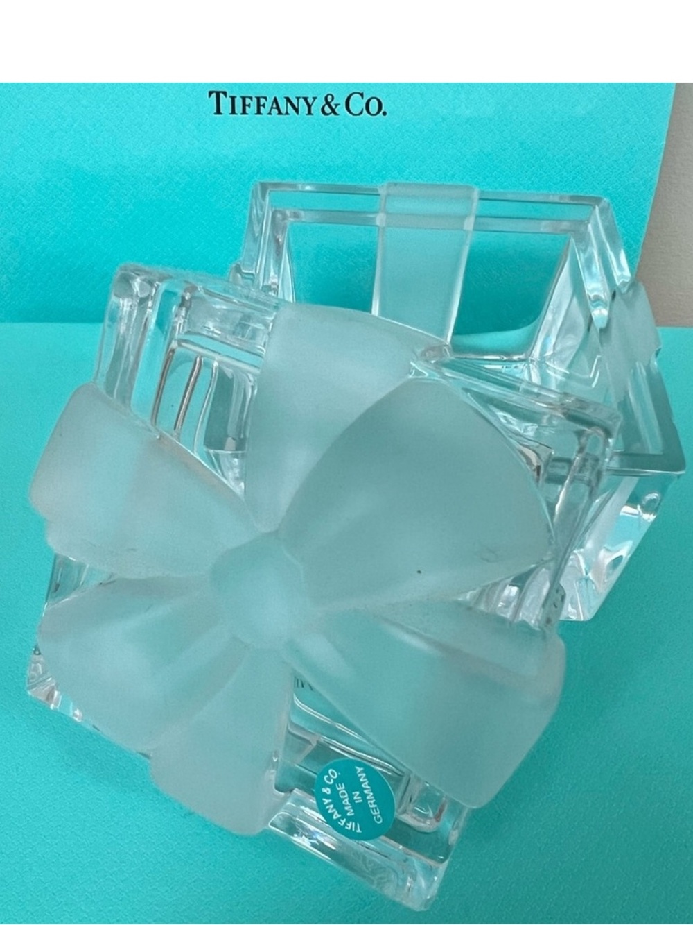 Large Tiffany & Co. Clear and Frosted Crystal Flower Box with Signature Accents - Picture 2 of 3